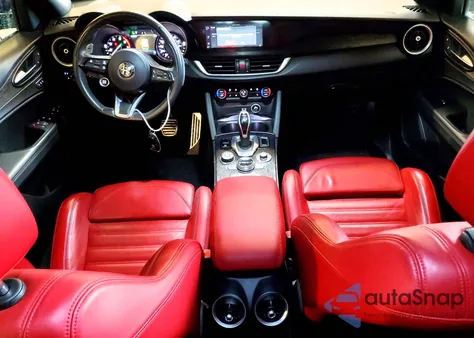 2022 Alfa Romeo Stelvio z USA, uszkodzony, nr VIN ZASPAJAN6N7D39184